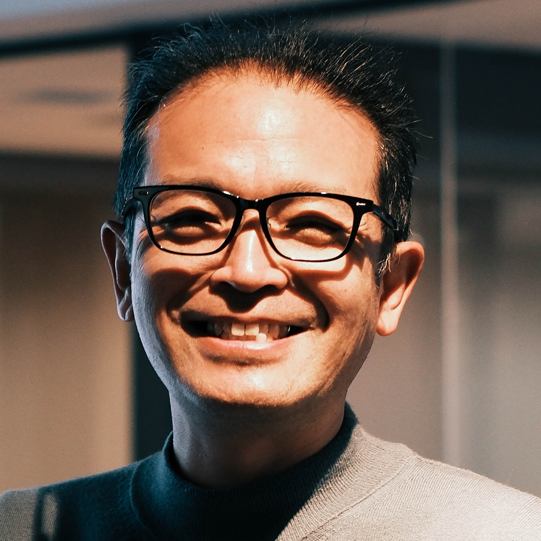 安達 友昭